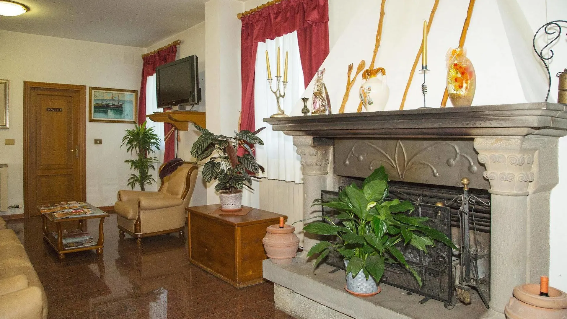 Hotel Del Lago Каврилья