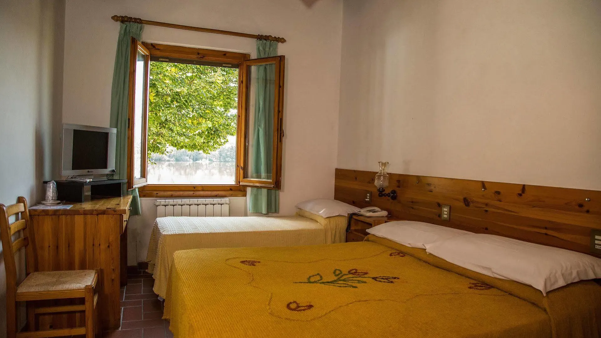 Hotel Del Lago Каврилья