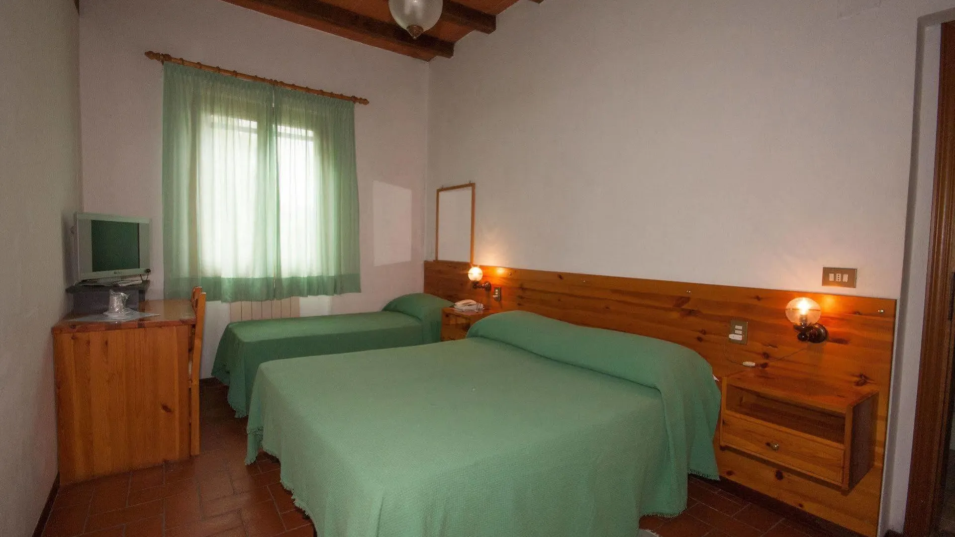 Hotel Del Lago Каврилья